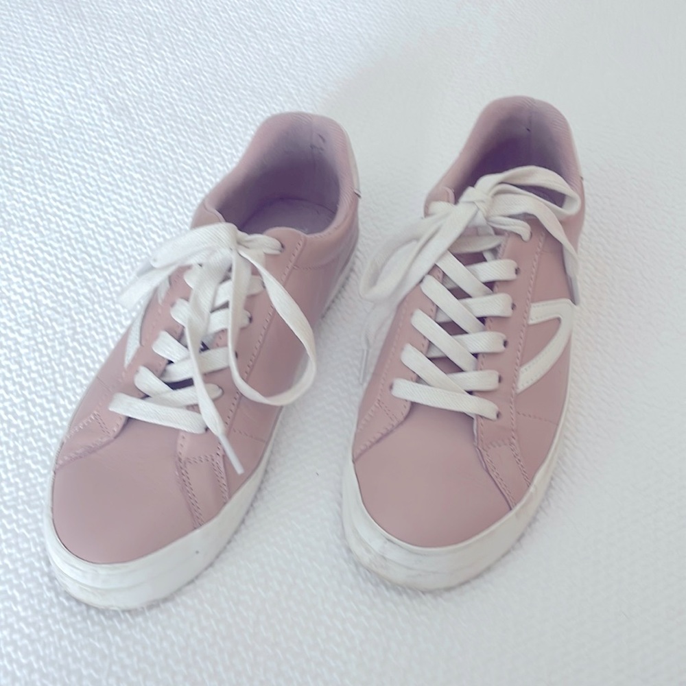 Tretorn pink shoes, size 7, used in great condition.